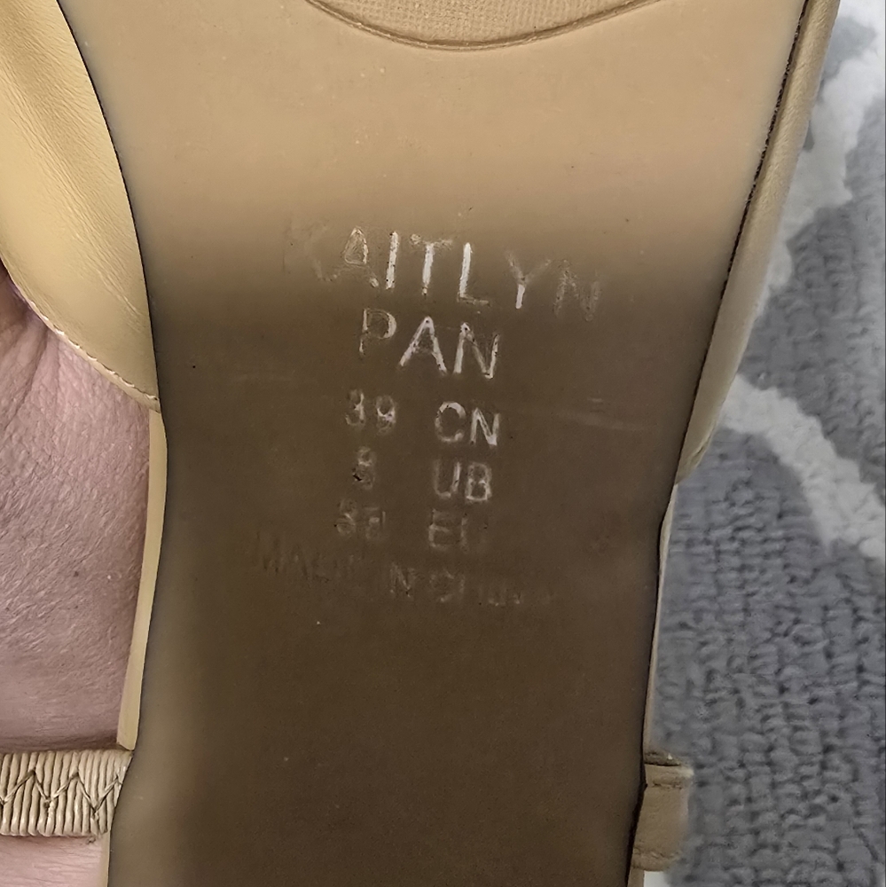 Kaitlyn Pan Women's Beige and Black Lambskin Leather Slingback Mid Heel - Picture 7 of 7